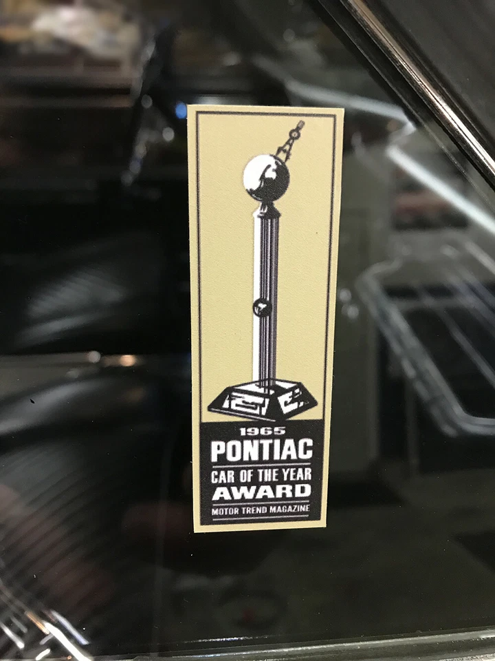 1965 Pontiac Motor Trend Car of the Year Window Sticker / Decal Outside Mount Foto 1 de 1