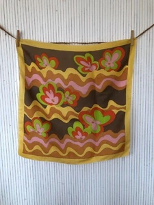 Foulard carré de soie Vintage Seventies Roulotté à la main Cadeau Femme FO351 - Imagen 1 de 12