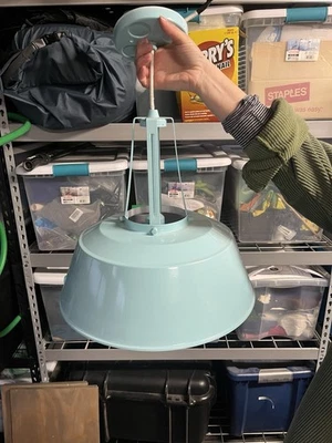 Colgante Feiss Freemont 1 luz 16 pulgadas, azul alto brillo, Home Depot Foto 1 de 4