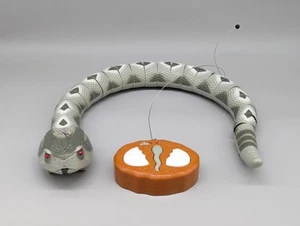 Animal Planet Toys R Us 2013 RC Remote Control 22" Gray Snake Tested Works - Picture 1 of 14