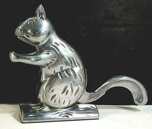 SÜSSER ALUMINIUM EICHHÖRNCHEN NUSSKNACKER 6" HOCH - Bild 1 von 3