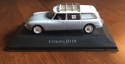 Vintage Atlas Editions Grey Ambulance Citroen ID 19 DS 19 Break 1/43 Diecast Car - Image 1 of 4