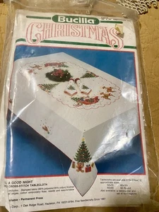 Vintage Christmas Table Cloth From 1992 New In The Packaging - Picture 1 of 11