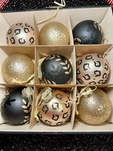 9 NAVIDAD ORO NEGRO ANIMAL PRINT BOLAS VIDRIO ADORNOS HOJAS MODERNAS MATE - Imagen 1 de 11
