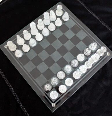 JEU D’ÉCHECS EN VERRE COMPLET AVEC PLATEAU EN VERRE TRANSPARENT - Photo 1/4