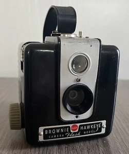 VINTAGE KODAK BROWNIE HAWKEYE CAMERA FLASH MODEL UNTESTED - Picture 1 of 7
