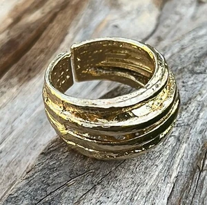 Women's Teens Thick Abstract Gold Stripes Ridges Steel Ring - Size 5.25 - Picture 1 of 4