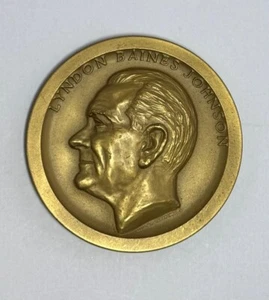 Lyndon B. Johnson 2 3/4 in diameter bronze medal with box - Picture 1 of 4