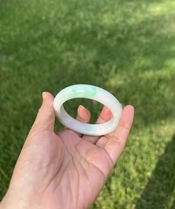Green on White 100% Natural Grade A Jadeite Jade Bangle Bracelet 54mm B131 - Imagen 1 de 10