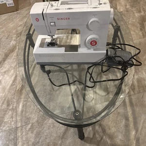 SINGER Heavy Duty 44S Mechanical Sewing Machine, Powerful Performance READ DESC - Picture 1 of 12