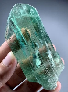 95g Stunning Green Colour of Heated Kunzite Crystal Combine With Tourmaline From - Picture 1 of 12