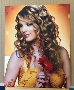 AUTOGRAPH PHOTO - TAYLOR SWIFT (c) - 8 x 10 - Picture 1 of 1