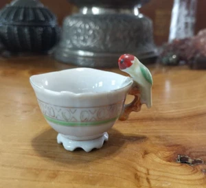 Vintage Porzellan Kinder Teetasse mit Papageien Vogel Griff. Japan - Bild 1 von 7