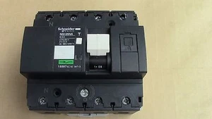 NG125NA 4P 63A  SCHNEIDER 18897  INTERRUPTEUR SECTIONNEUR - Picture 1 of 1