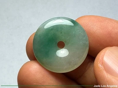 Círculo de rosquillas 平安扣 Colgante de jadeíta helada verde esmeralda translúcido 17 quilates Foto 1 de 4