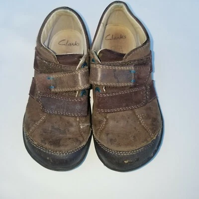 Clarks 8.5 Tenis Zapatos Niños Niño Cuero Marrón Rasguños Foto 1 de 4