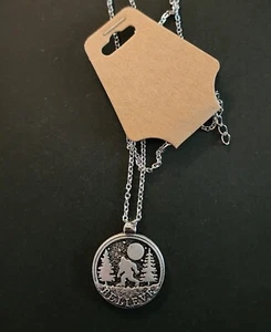 Collar Bigfoot Sasquatch Joyería Belve Tono Plata - Imagen 1 de 2