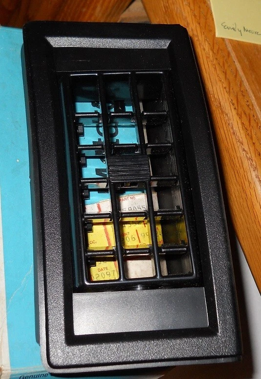 NOS 1986-92 Chevrolet S10 RH Heater AC Dash Outlet 15564652 15590554 - Image 1 of 1