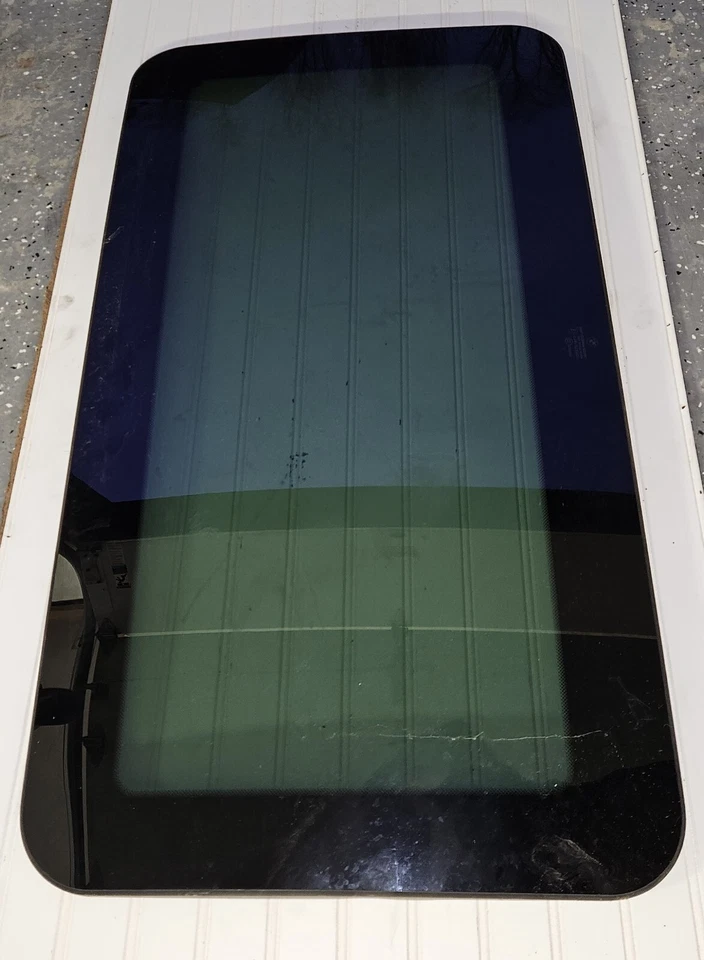 2007-2010 宝马 528xi 535i 528i 535xi E60 E61 太阳车顶 日光 月光 玻璃 原始设备制造商 — 第 1/1 张图片