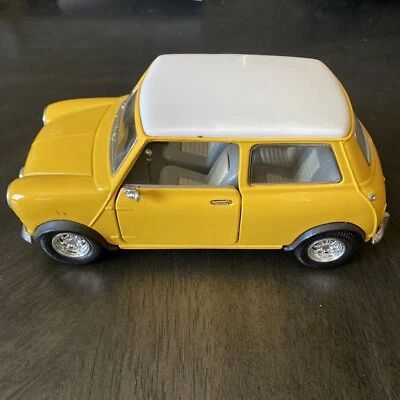 Sunnyside 1:16 Mini Cooper Yellow SS7709 - Image 1 of 4