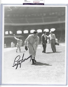 Lefty Gomez Autographed 8x10 Brace Photo New York Yankees Baseball JSA Action - Picture 1 of 1