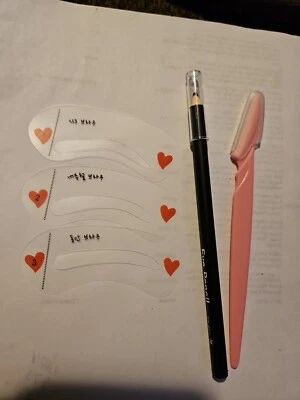 Waterproof 4-point eyebrow pencil kit with 3 stencils and 1 razor   - Image 1 of 3