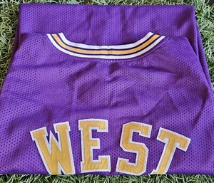 Camiseta deportiva de baloncesto púrpura firmada por Jerry West de Los Ángeles (JSA) - Imagen 1 de 2