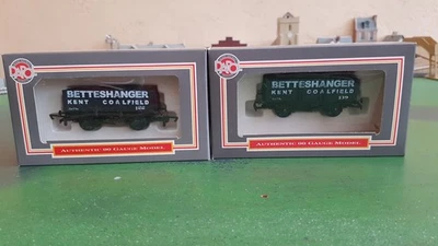 2x Dapol 5-plank wagons, Betteshanger Kent Coalfields, Limited Editions, boxed - Image 1 of 4