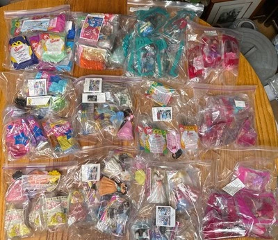 McDonald’s Happy Meal 75+ Lote de Juguetes NUEVO Más Sellado Todo Barbie Lote Foto 1 de 4