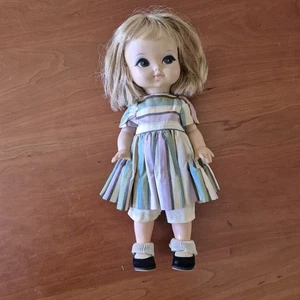 Muñeca real rubia vintage 1965 con vestido y zapatos originales - Imagen 1 de 11