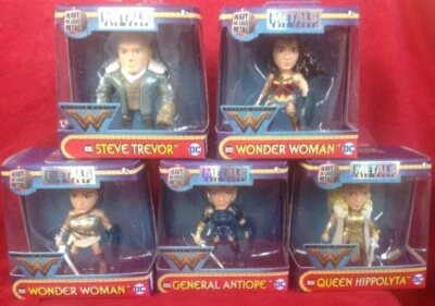 Wonder Woman GAL GADOT DC Película Metales Die Cast Conjunto de Cinco Figuras ¡NUEVO EN CAJA! Foto 1 de 2
