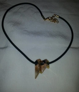 Collana bigiotteria caucciù metallo, astratta - Foto 1 di 2