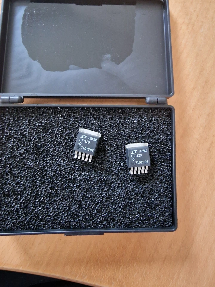 NEU: 2x LT1129IQ Spannungsregler von Linear Technologies - Bild 1 von 1