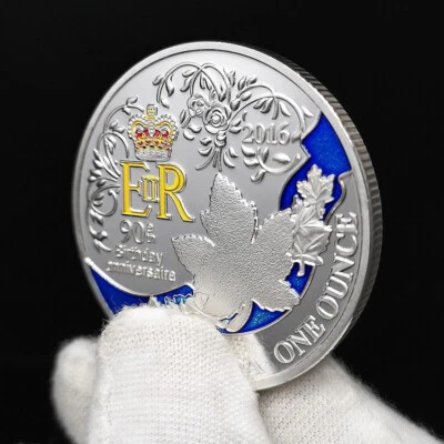 Moneda Desafío Conmemorativa Chapada en Plata de Su Majestad la Reina Isabel II Foto 1 de 4