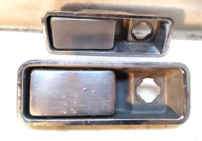 AMC JAVELIN AMX 1968-1974 EXTERIOR USADO MANIJAS DE PUERTA CARCASA IZQUIERDA Y DERECHA Foto 1 de 4