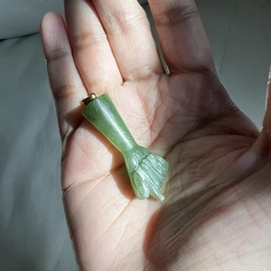 Colgante Figa Tallada en Jade - Imagen 1 de 3