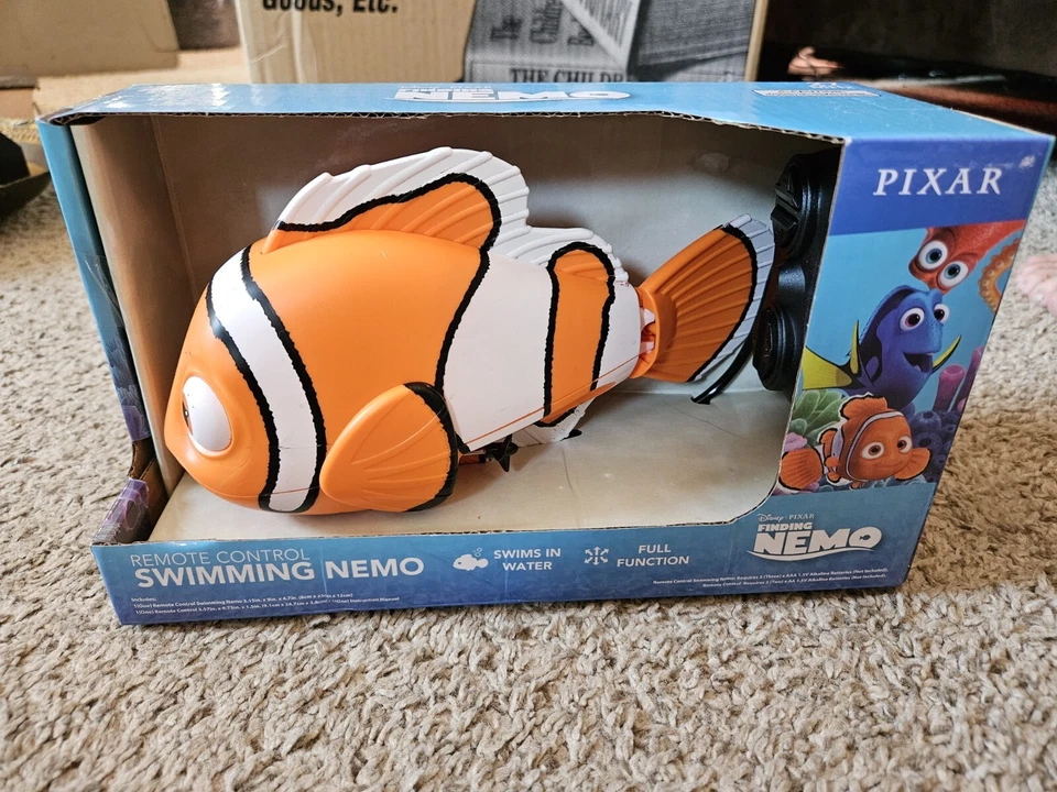 Pixar Finding Nemo Control Remoto Natación Nemo--Nuevo Foto 1 de 4