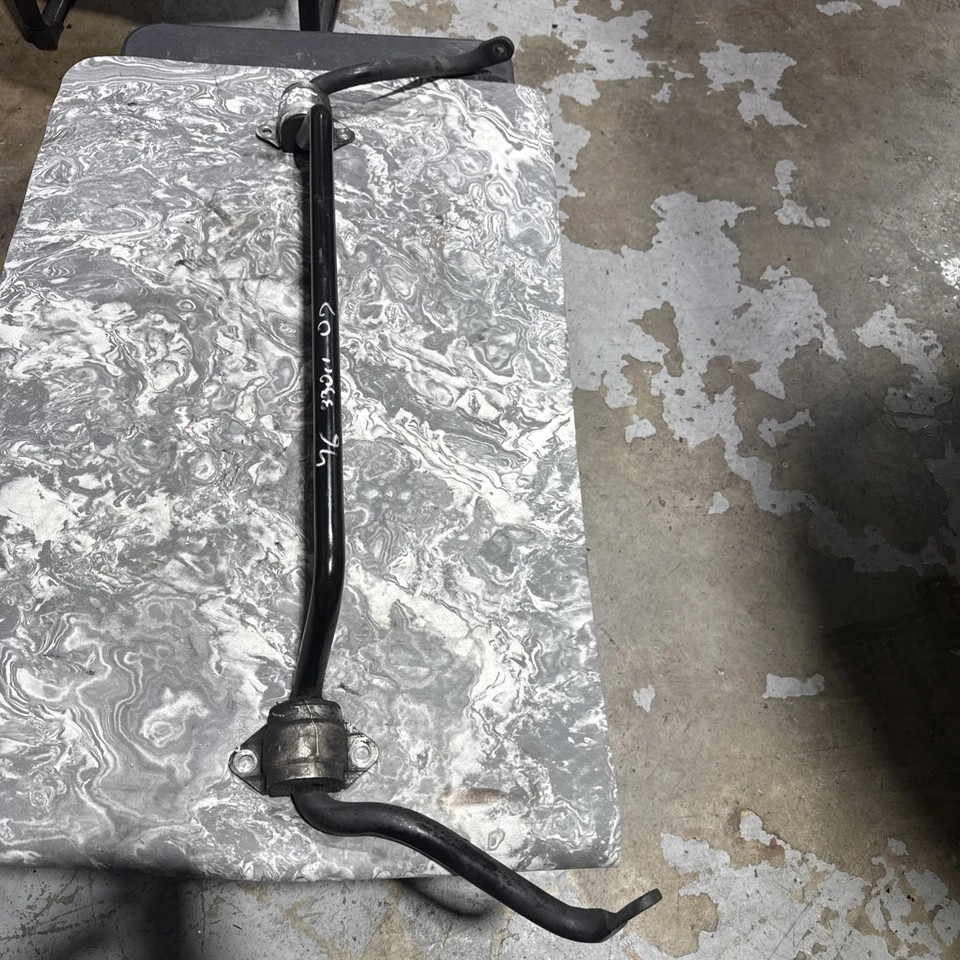 2002 BMW E46 330ci Coupe OEM estabilizador traseiro barra oscilante anti-rolo - Imagem 1 de 4