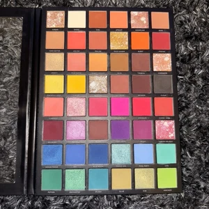 LaRoc Pro Artistry Book Eyeshadow Palette - Picture 1 of 5