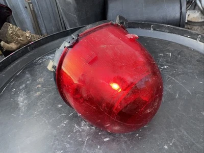 Lanterna traseira de freio 05-07 BMW R1200GS FABRICANTE DE EQUIPAMENTO ORIGINAL - Imagem 1 de 4