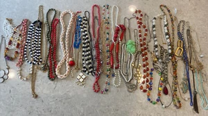 Vtg to Modern Costume Jewelry Necklaces Beads Stones Chains & More - Bild 1 von 12
