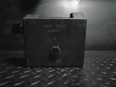 1999 Oldsmobile Bravada Fuse Box - Image 1 of 3