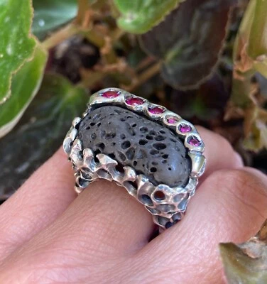 Anello in argento brunito con pietra vulcanica e zirconi - misura 58 - Immagine 1 di 3