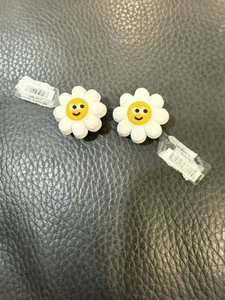 crocs smile daisy jibbitz, Set Of 2 - Picture 1 of 3