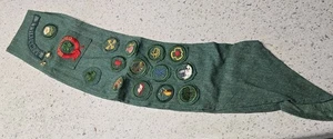 Faja vintage Girl Scout Brownsville, Oregon con insignias de mérito, etc. - Imagen 1 de 7
