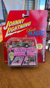 Johnny Lightning Classic Plastic #5 The Overtaker de Barris "Graveyard Ghoul Duo" - Imagen 1 de 3