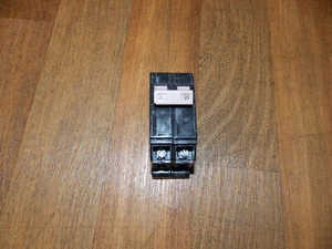 2 Pole 20 Amp 120 240VAC Plug In Plastic Foot Circuit Breaker No Box - Picture 1 of 4