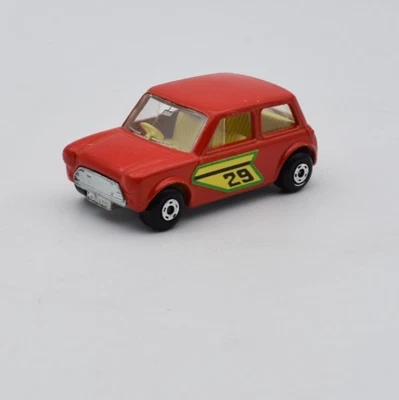 Matchbox Superfast MB29 Racing Mini Cooper rojo, etiqueta 29. Base Inglaterra Foto 1 de 4