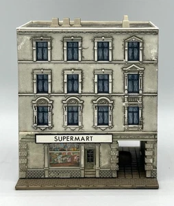 Pola N Scale  Custom Painted  4-Story Apartment Building with Alleyway - Picture 1 of 5