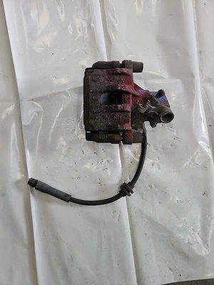 Оригинальный суппорт правого заднего тормоза 2007-2013 Volvo C30 - Изображение 1 из 3